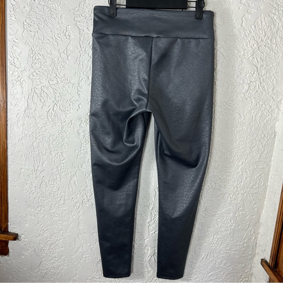EXPRESS | Faux Leather Cheetah Print Leggings - Picture 4 of 13